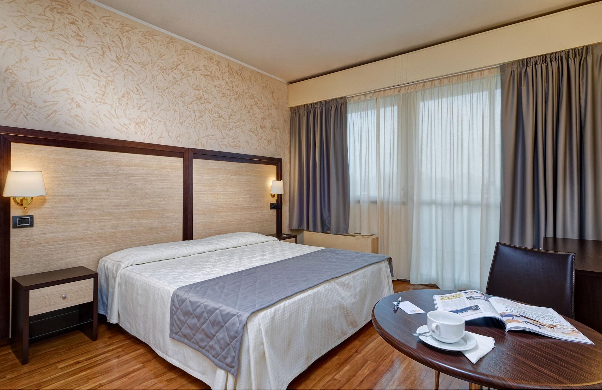 Jr Hotels Gate 7 Bologna Calderara di Reno Exterior photo